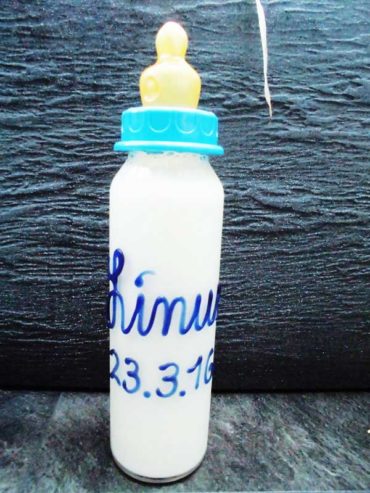 Babyflasche mit Namen und Geburtsdatum im Praxis-Test