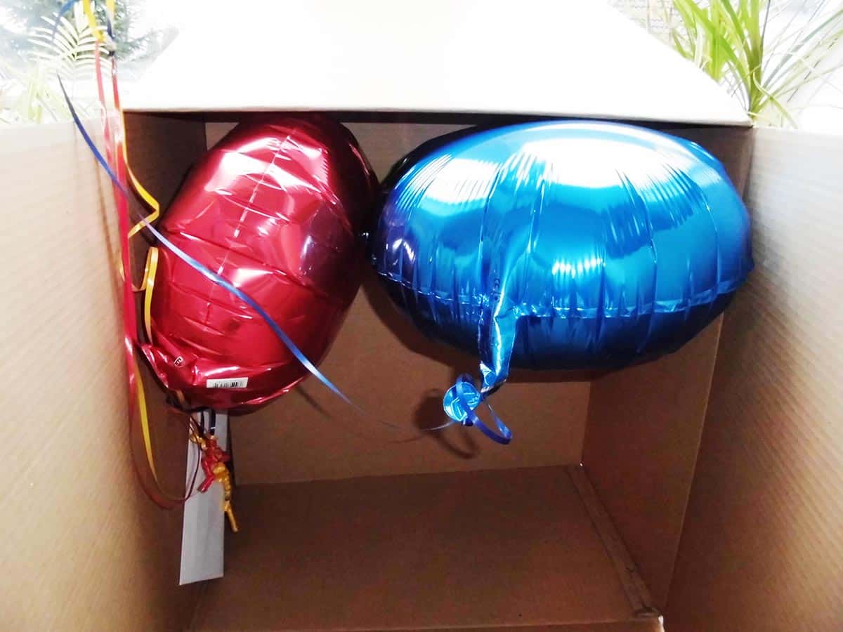 Die Geschenkballons fliegen Euch beim Öffnen der Verpackung entgegen